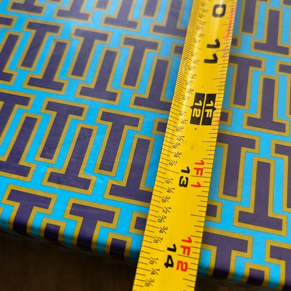 Tory Burch Patterned Box - Picture 7 of 8